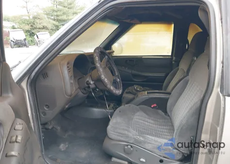 2000 Chevrolet Blazer Ls from USA, damaged, VIN 1GNCT18W7YK161195